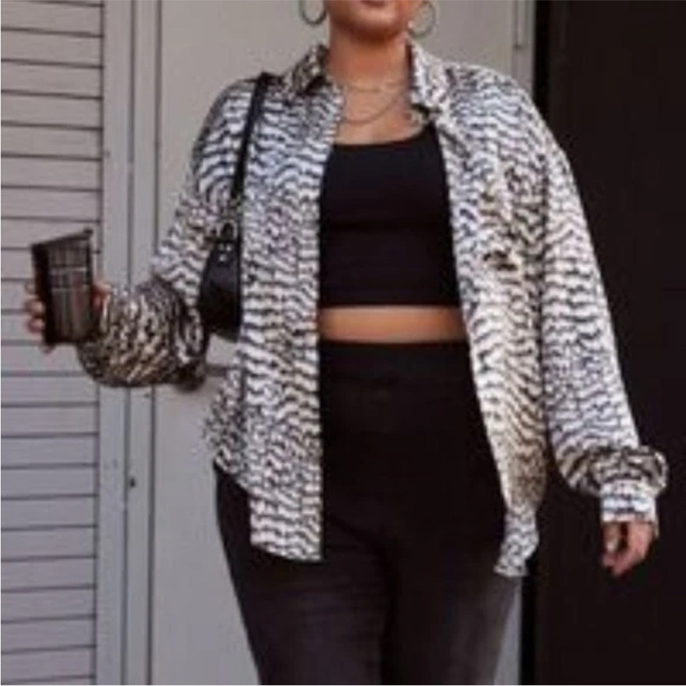 Forever 21 Oversized Abstract Shirt Long Sleeve Silky Black Gray Cream SZ LARGE